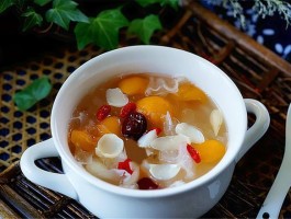 银耳汤有什么功效(大枣银耳汤有什么功效)