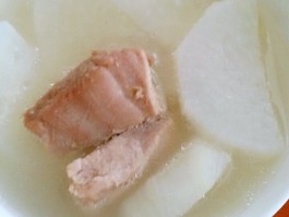 排骨萝卜汤的做法(墨鱼排骨萝卜汤的做法)