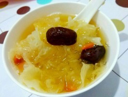 银耳汤能过夜吗(秋天的银耳汤能过夜吗)