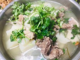 羊肉汤怎么做好吃(羊肉汤怎么做好吃又简单的做法视频)