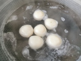 糯米粉做汤圆(糯米粉做汤圆是用开水还是冷水)