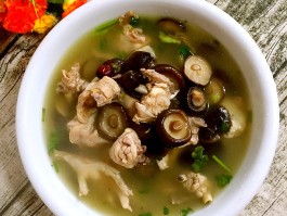 炖鸡汤(炖鸡汤最佳放三种调料)
