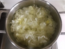 银耳的做法大全(大葱炒银耳的做法大全)